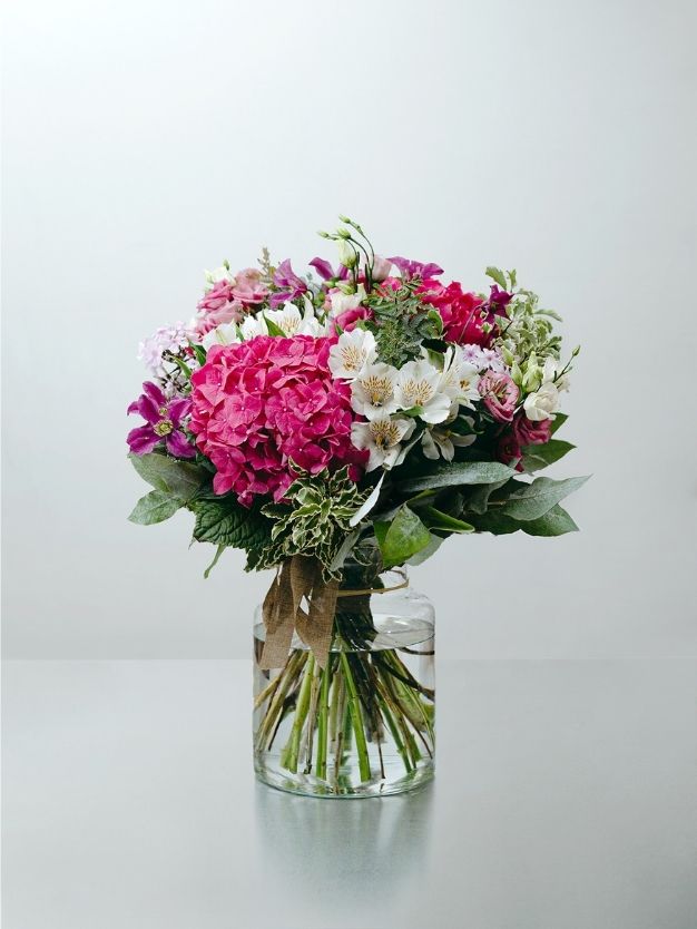 Ramo flores variadas en rosa , blanco y verde para enviar a domicilio