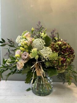 Ramo de lisianthus, amimajus, hortensias y limonium